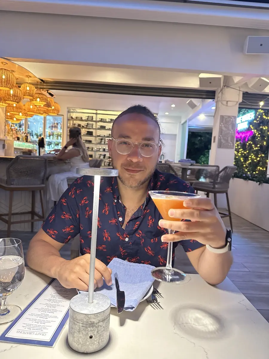 SenpaiS1lva smiling at a restaurant